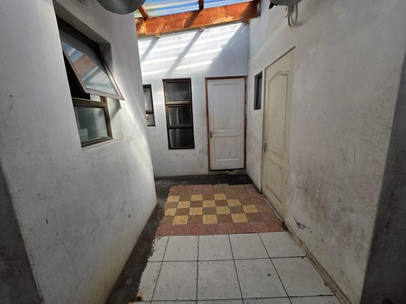 5 Bedroom Property for Sale in Maitland Western Cape